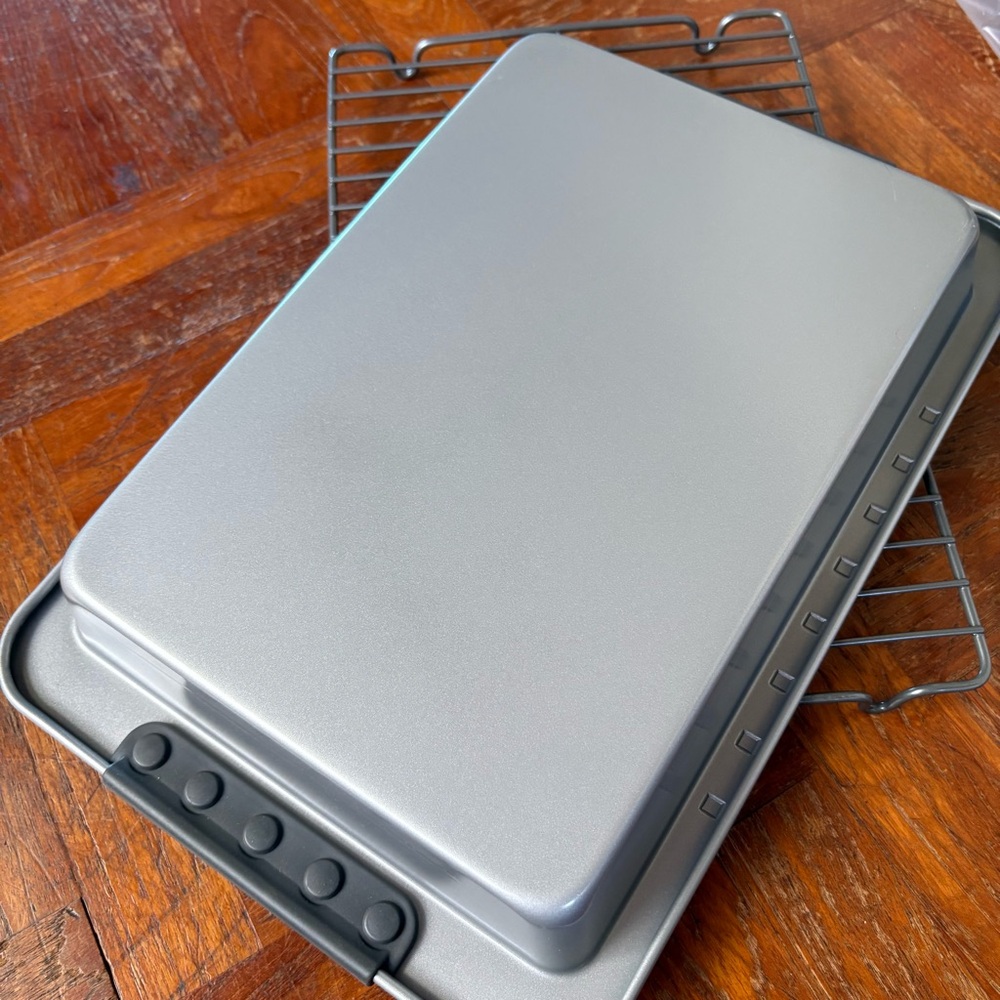 Anolon nonstick premium Gray 9x13” pan - Picture 6 of 13